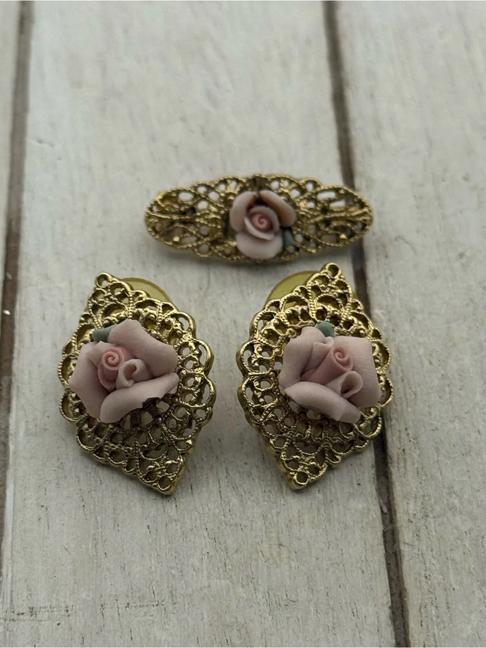 Delicate Gold Filigree Earrings and Brooch Set with Pink Rose Accents
